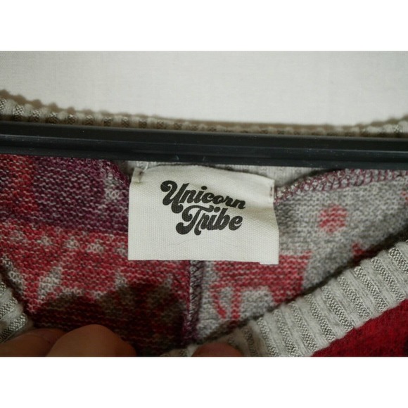 Unicorn 🦄 Tribe Red Christmas Sweater Snowflakes Reindeer sz Large - Picture 5 of 9